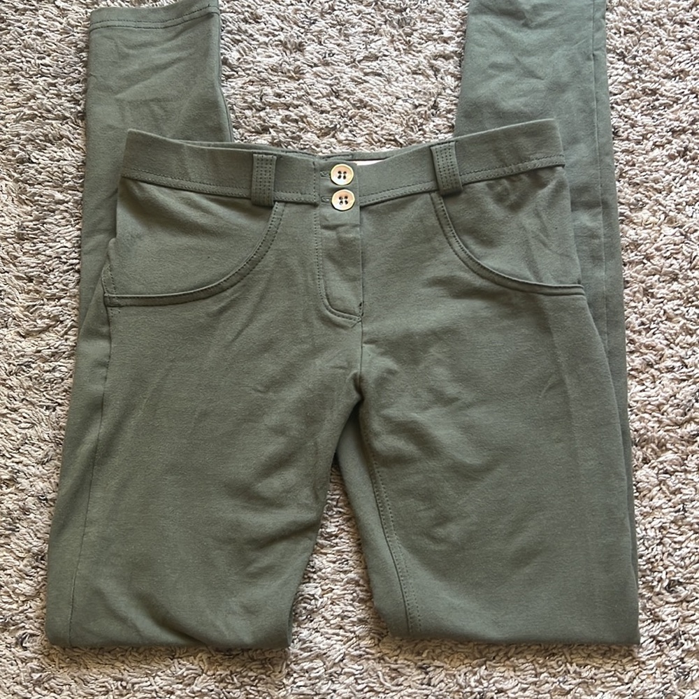 Freddy pants -US 4 NEVER WORN
